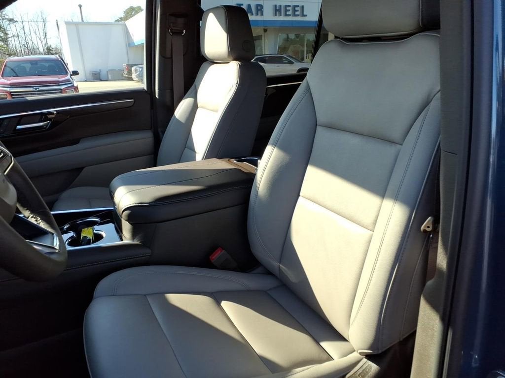 2025 Chevrolet Suburban LT