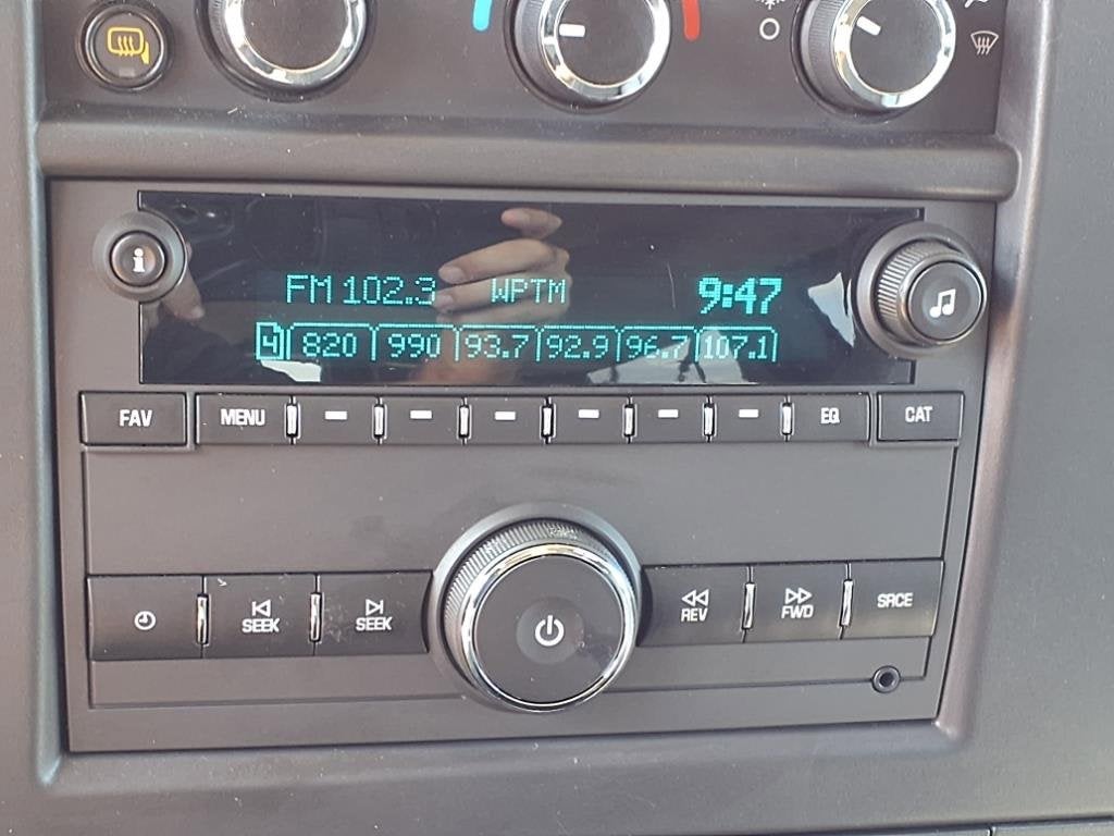 2025 Chevrolet Express Passenger 3500 1LS