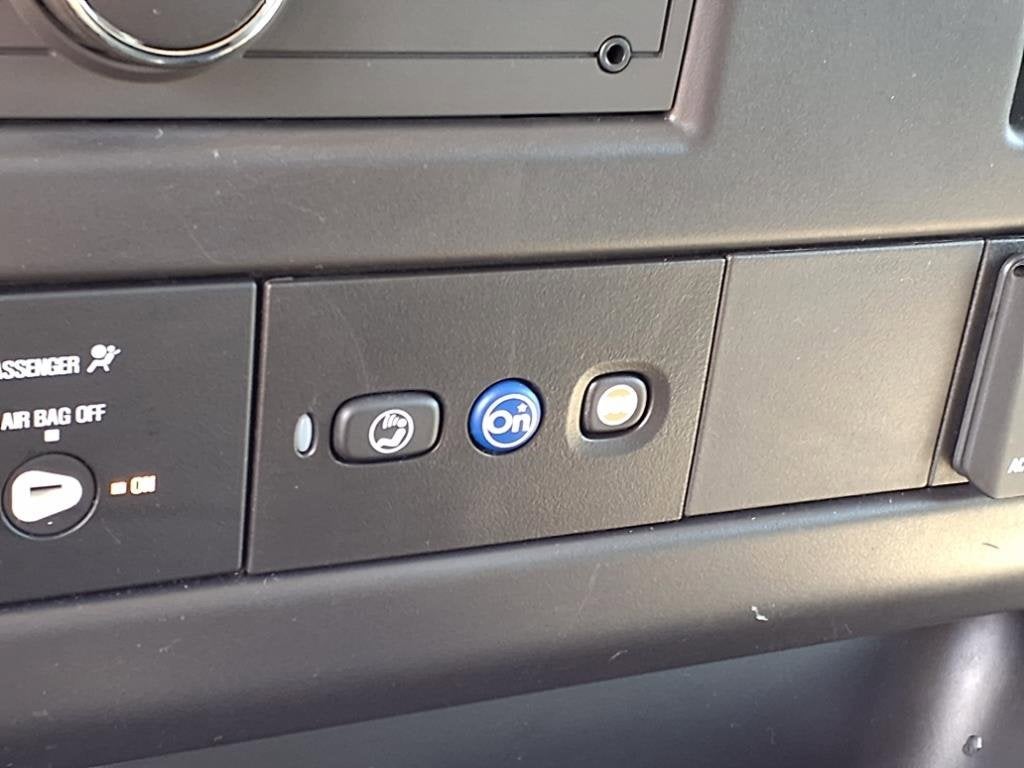 2025 Chevrolet Express Passenger 3500 1LS