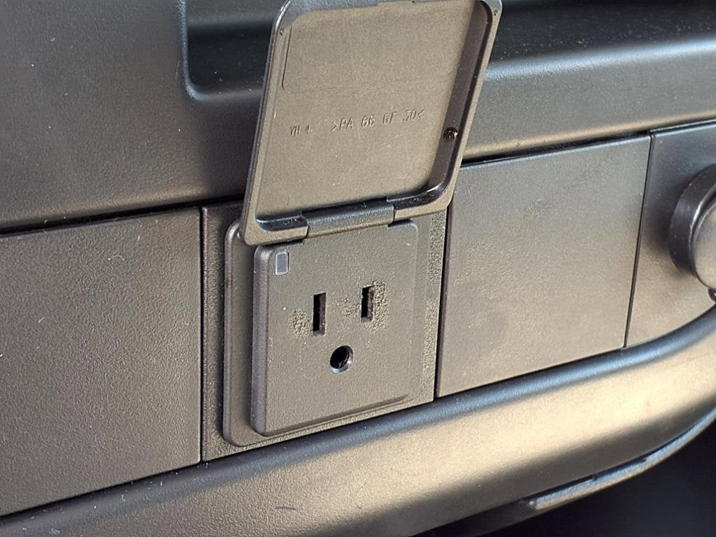 2025 Chevrolet Express Passenger 3500 1LS