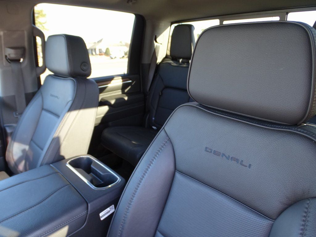 2025 GMC Sierra 2500HD Denali