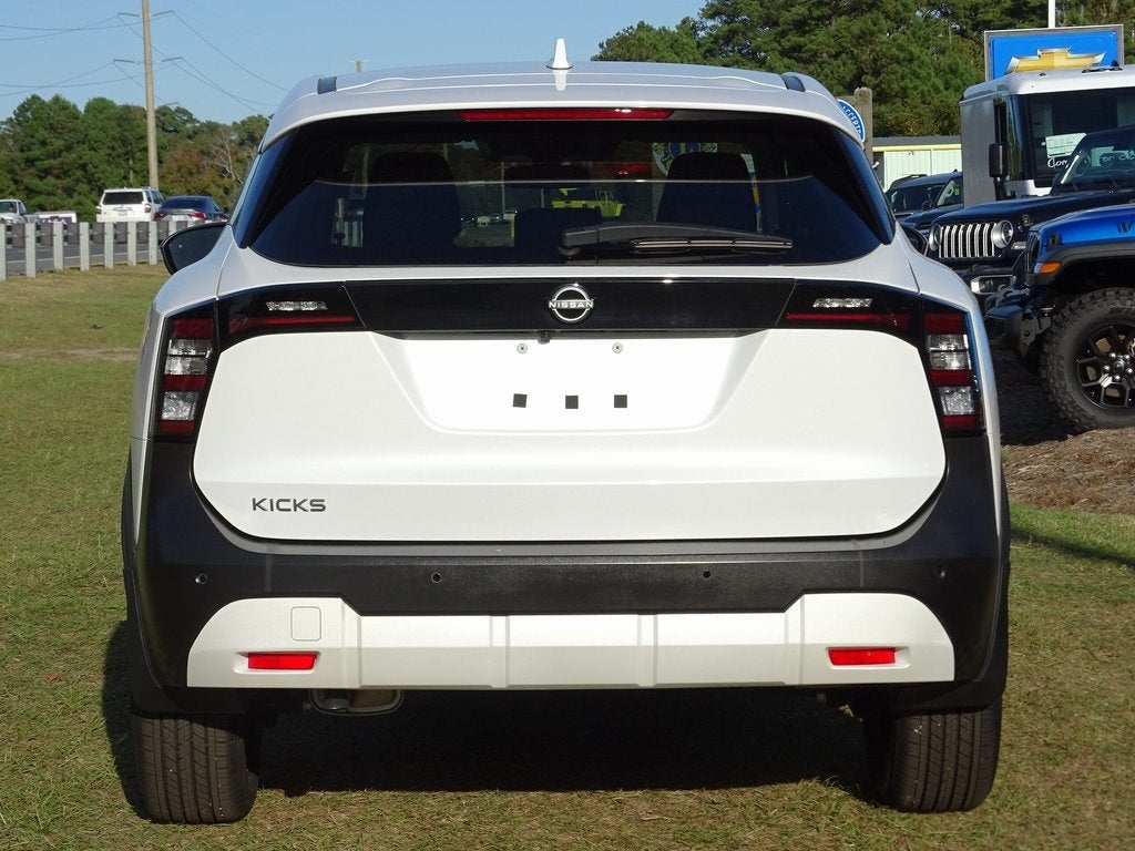 2025 Nissan Kicks SV