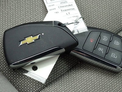 2025 Chevrolet Traverse LT