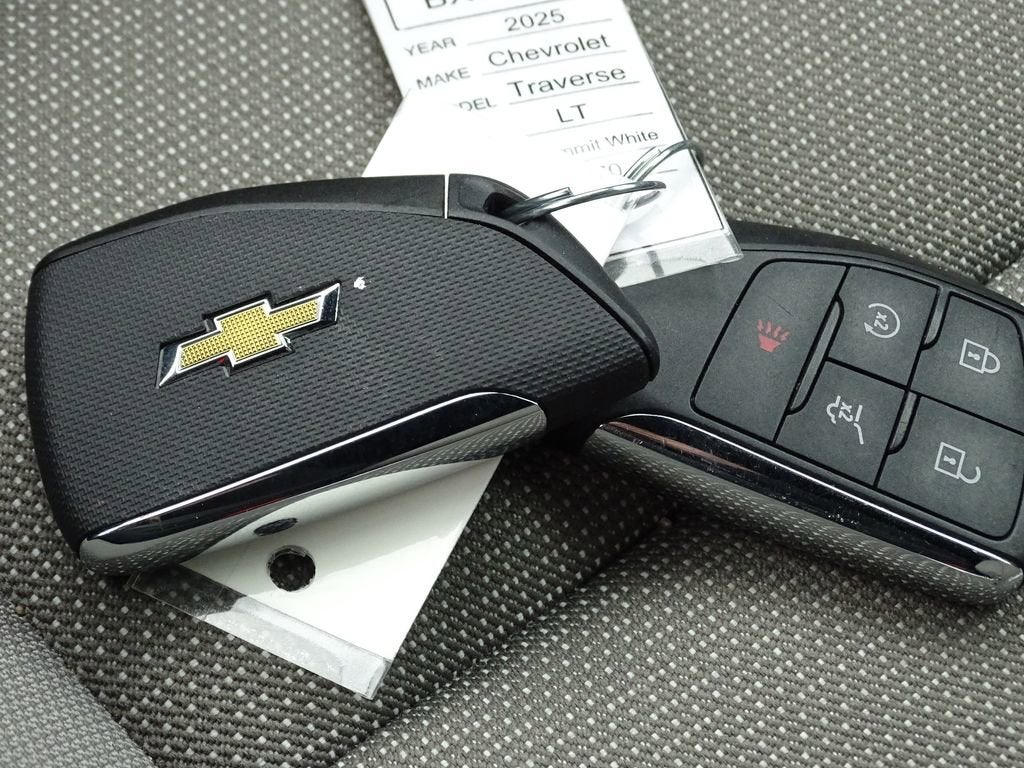 2025 Chevrolet Traverse LT