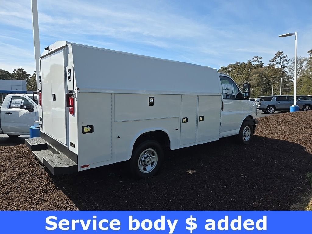 2026 Chevrolet Express Cutaway 3500 1WT