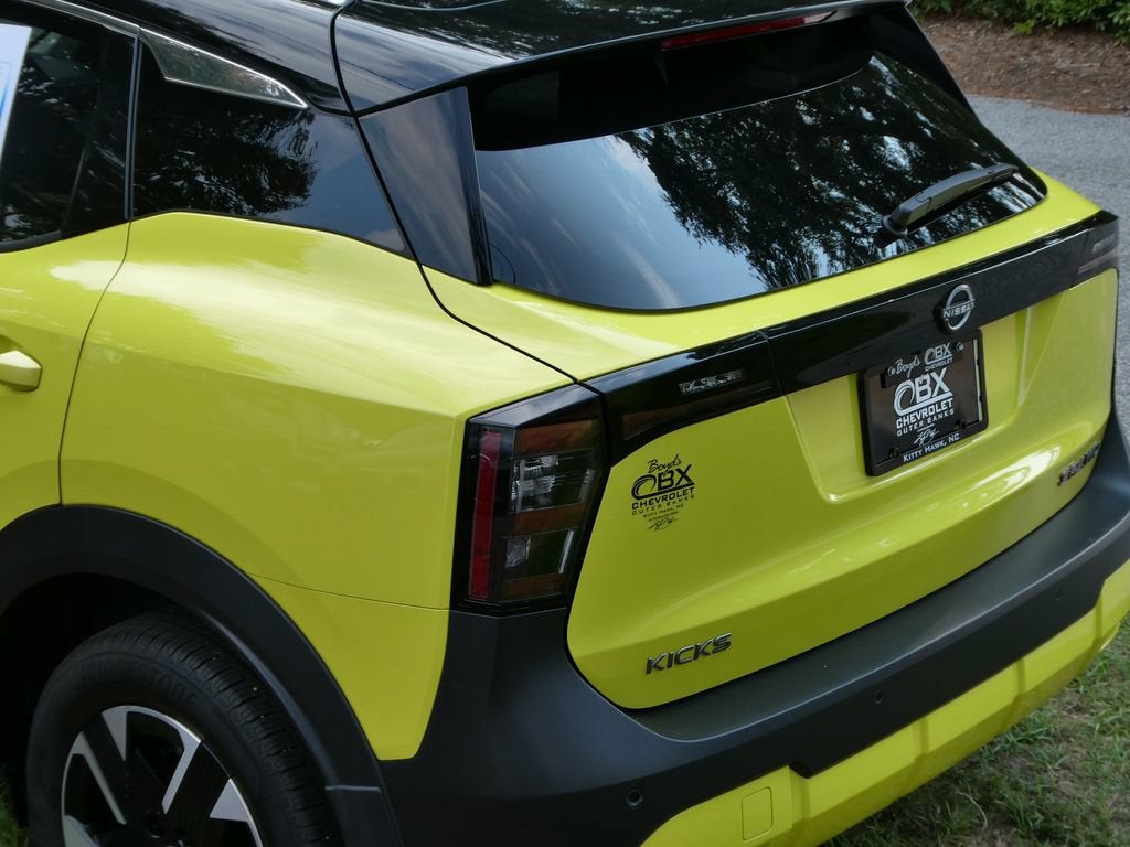 2025 Nissan Kicks SR